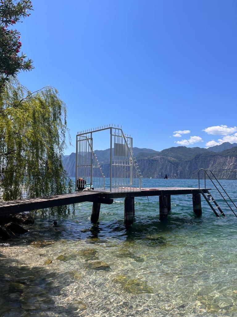 Lake View Luca Apartment Мальчезине Экстерьер фото